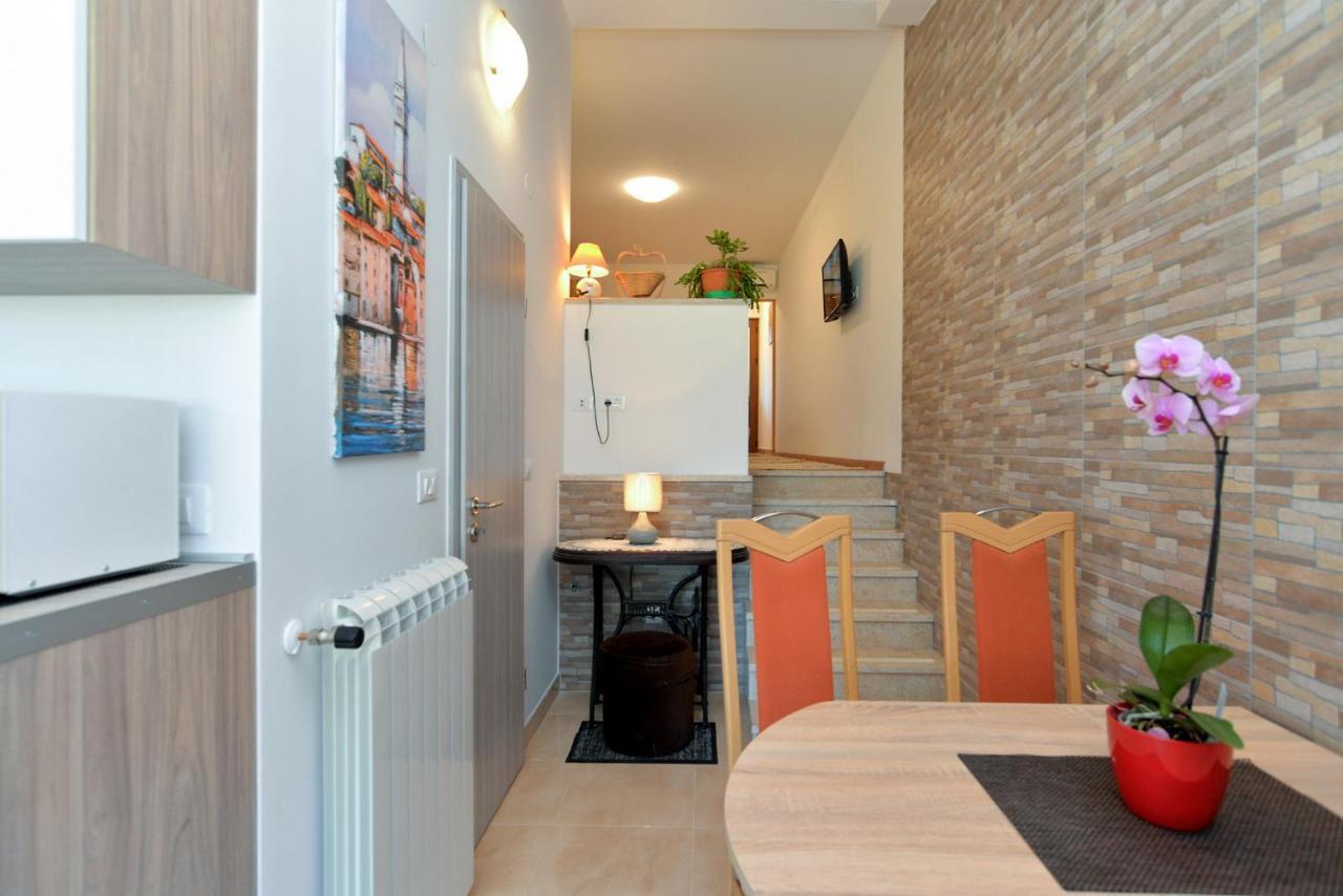 Apartments Voltica 1049 Rovinj Exteriör bild